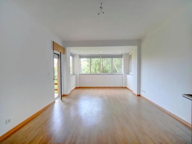T3 em Moradia com Logradouro Privado e Churrasqueira nos Alto dos Gaios Estoril