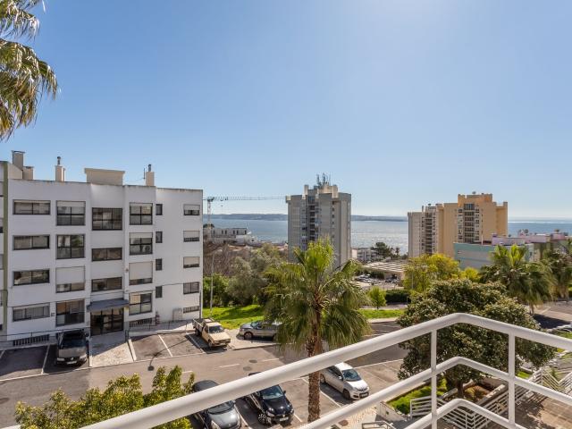 T3 em Paço de Arcos remodelado com: Garagem e Arrecadação 0m² Paco de Arcos