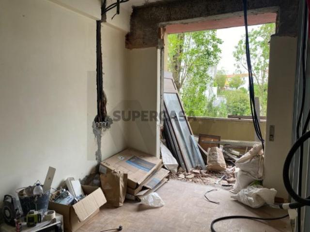 T3 em Remodelação Total com Varandas em Todas as Divisões | Benfica