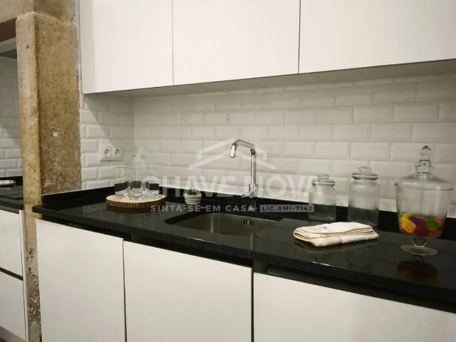 T3 em remodelação total, suite e 2 varandas em São Domingos de Benfica
