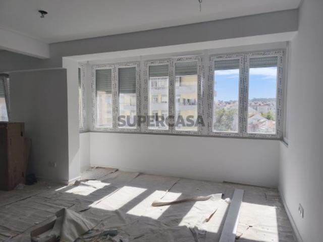 T3 em renovação com Arrecadação de 20m2 em Benfica