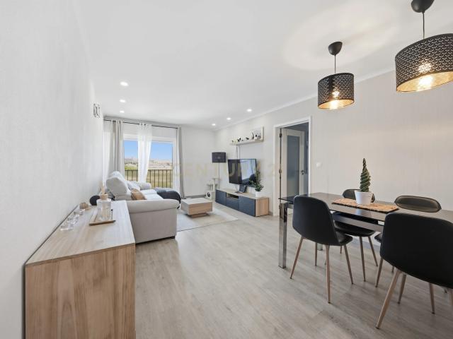 T3 em Santo António dos Cavaleiros, totalmente remodelado | Excelente Localização