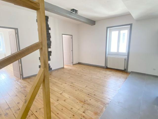 T3 EN CENTRE VILLE TARARE
