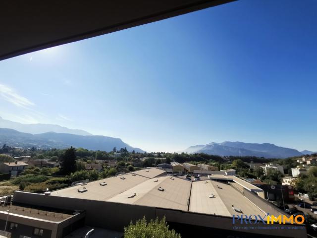 T3 en dernier étage avec vue montagnes