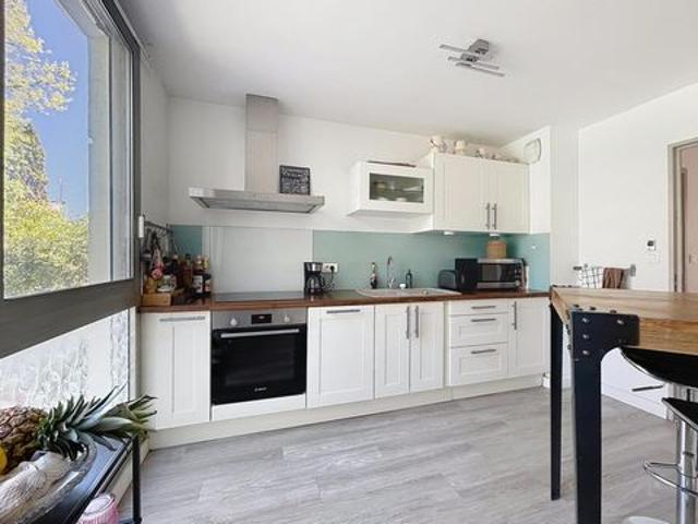 T3 EN RESIDENCE ARBOREE TERRASSE ET PARKING
