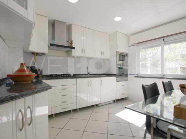 T3 Espaçoso em Monte Belo 95 m² | 2 WC | Elevadores | Excelente Localização