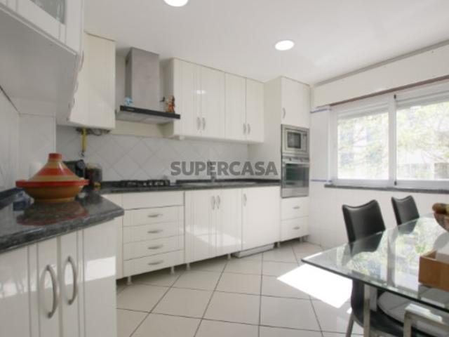 T3 Espaçoso em Monte Belo 95 m² | 2 WC | Elevadores | Excelente Localização