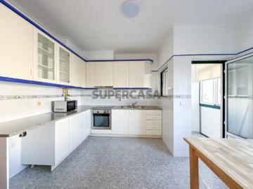 T3 Espaçoso no Entroncamento Conforto, Espaço e Localização Privilegiada
