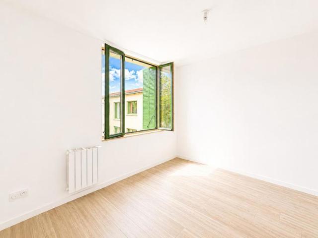 T3 familial avec terrasse et balcon dans résidence entièrement rénovée