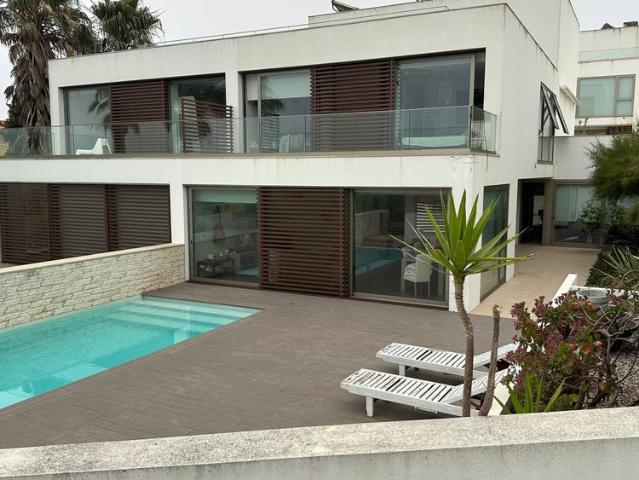 T3 house with swimming pool near the ocean