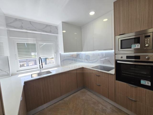 T3 Junto á Urbanização Vila Chã, com 2 WCS e Varandas Totalmente Remodelado Acabamentos Top