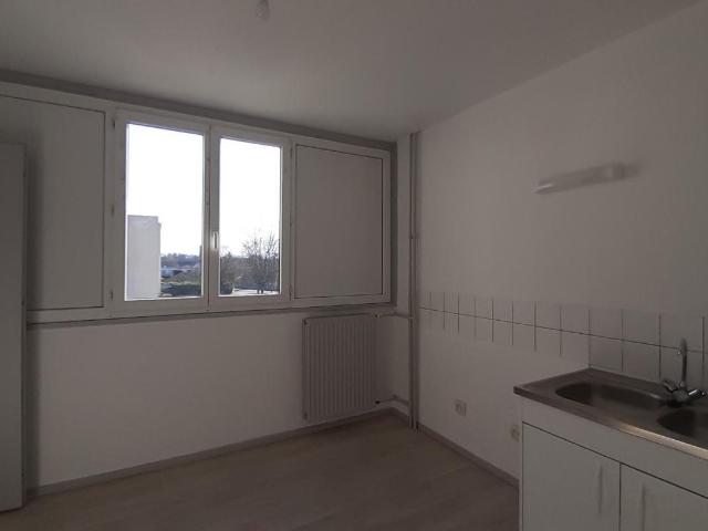 T3 LUMINEUX AVEC BALCON