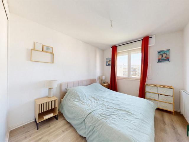 T3 LUMINEUX AVEC BALCON ET PARKING A DEUX PAS DE LA GARE DE CHAR