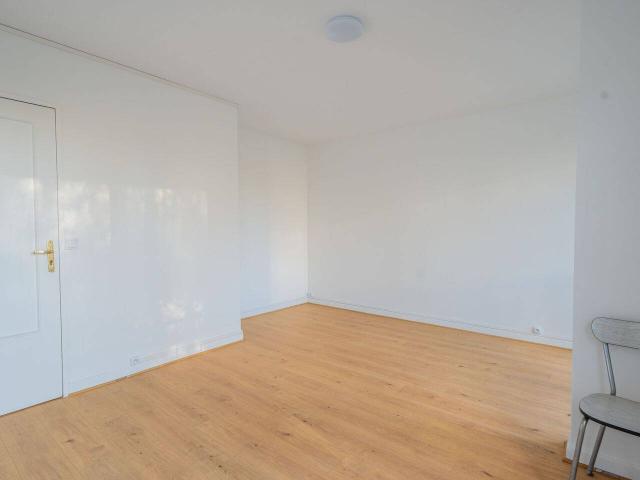 T3 lumineux avec balcon sur verdure, cave et parking — Pantin