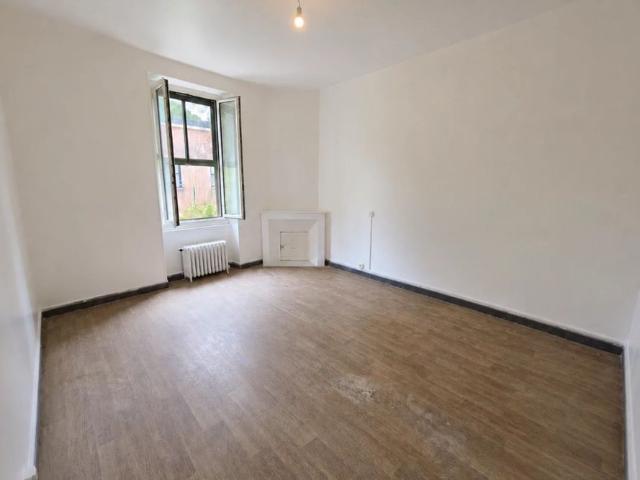T3 lumineux de 93 m², 1er étage, disponible septembre