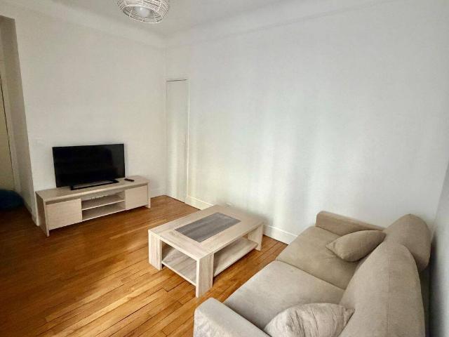 T3 MEUBLE 44,9 m² 1ER ETAGE AVEC ASCENSEUR CAVE