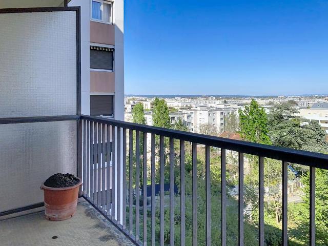 T3 – MEUBLE – 66M2 – PARKING – 69500 – BRON