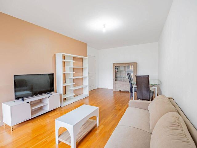 T3 meublé avec grand balcon — Asnières sur Seine, rue Eugénie Eb