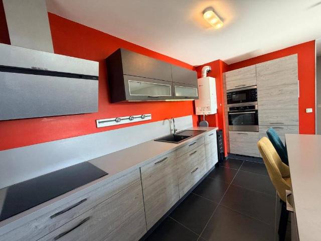 T3 MEUBLÉ DE 68 M² AVEC GRANDE TERRASSE, PISCINE ET GARAGE – ÉCU