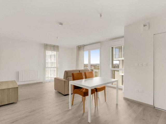 T3 MEUBLE + TERRASSE ROSERAIE + PARKING