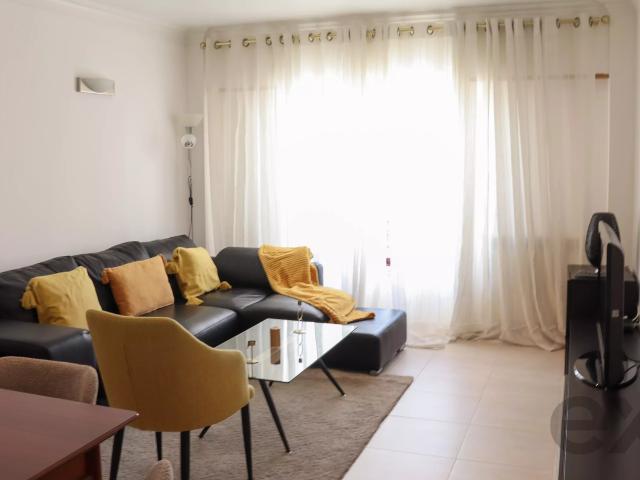 T3 Mobilado com Luxos em Ramada e Caneças