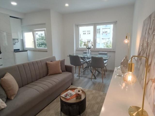 T3 Moderno com 3 Frentes e Varanda Envolvente em Benfica 72m² Benfica