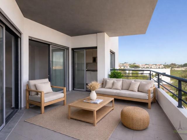 T3 moderno com terraços em Olhão – Residência com piscina e estacionamento