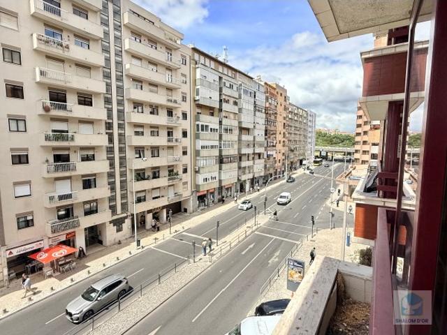 T3 NA ESTRADA DA LUZ + PARQUEAMENTO + ARRECADAÇÃO