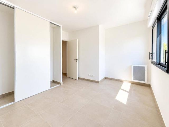 T3 neuf en duplex avec terrasse, jardins et parkings à Nimes
