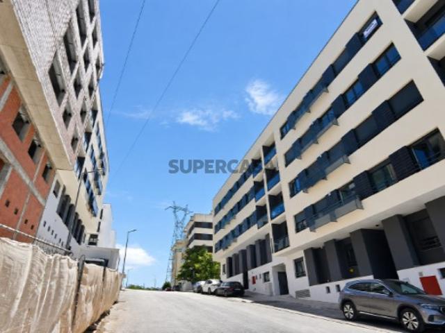 T3 no Último Andar do Aurya com Suite, 2 Lugares de Garagem e Acabamentos Premium na Quinta do Conventinho, Loures