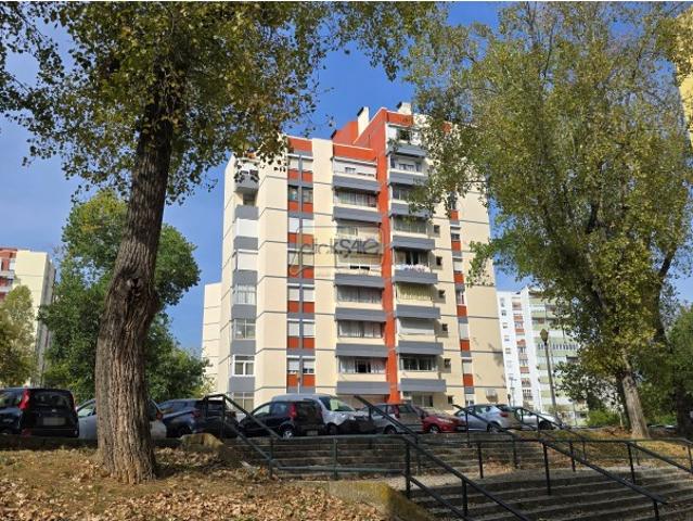 T3 nos Olivais Sul com Potencial Único 6º Andar com dois Elevadores e Vista Desimpedida