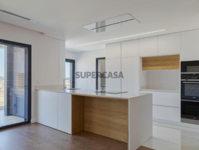 T3 novo com 3 suites e terraço Montijo
