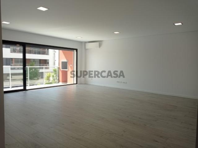 T3 novo com cobertura e terraço para venda no Montijo