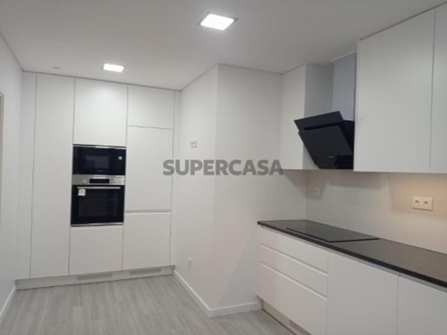 T3 Novo, com Garagem, Arrecadação e Terraço Urb. Alto das Barreiras, Montijo OFERTA DE ESCRITURA