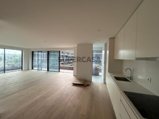 T3 Novo, de 3 frentes, com 40m2 de varandas, em Matosinhos Sul
