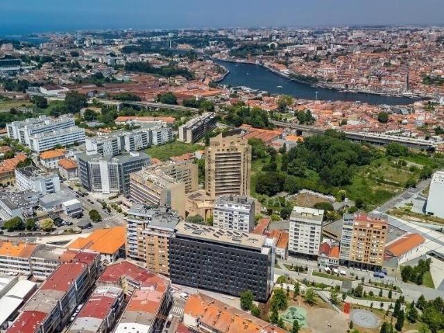 T3 novo, 8. º andar, sul | Varanda, 2 lugares de estacioname. 116m² Mafamude