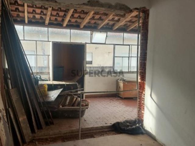 T3 para remodelar no coração de Pombal