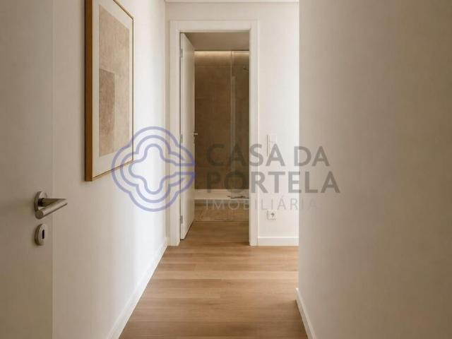 Penthouse T3 Mobilada | Último Piso | Vista Permanente sobre o Rio Tejo | Miraflores