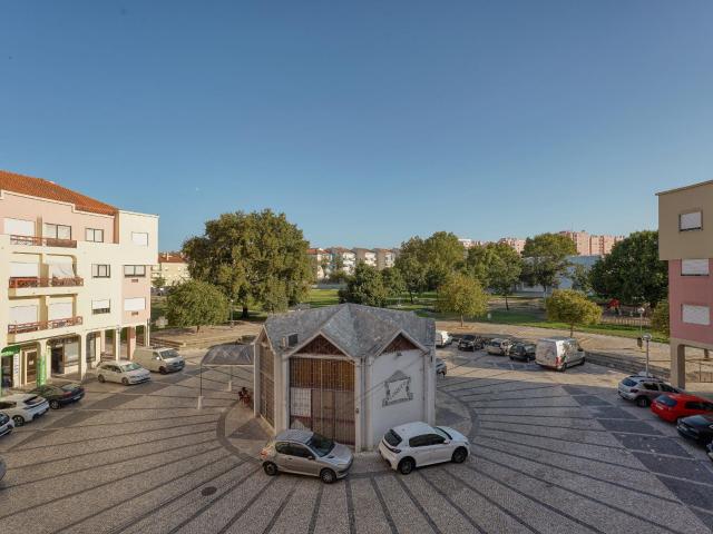 T3 remodelado na Baixa da Banheira — Praceta dos Algarvios