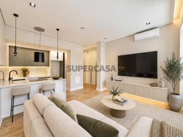 T3 Remodelado com 2 Suites e Logradouro | Entre a Alameda e o Areeiro
