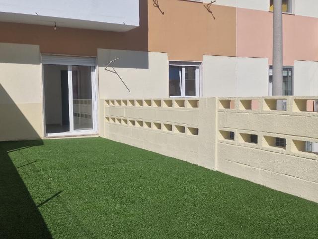 T3 Remodelado com 2 Terraços e Localização Central