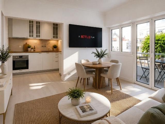 T3 Remodelado com 2 Varandas em Cascais | Pronto a Habitar