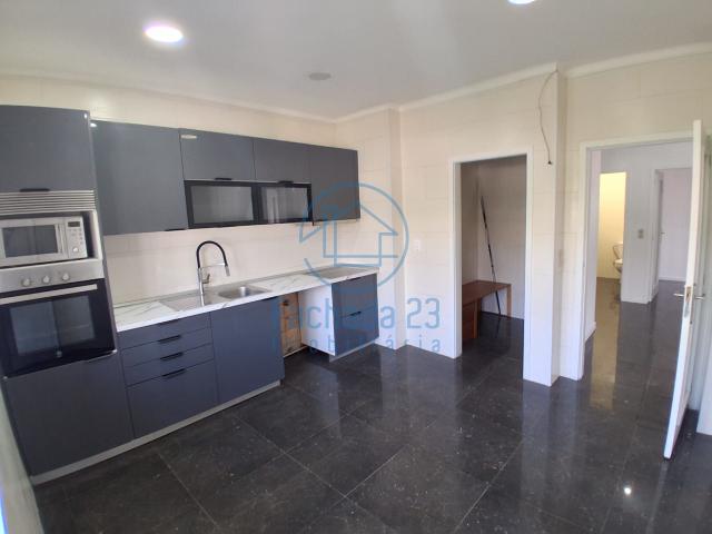 T3 Remodelado com 3 Frentes, Varandas, Elevador e Garagem | Fânzeres, Gondomar