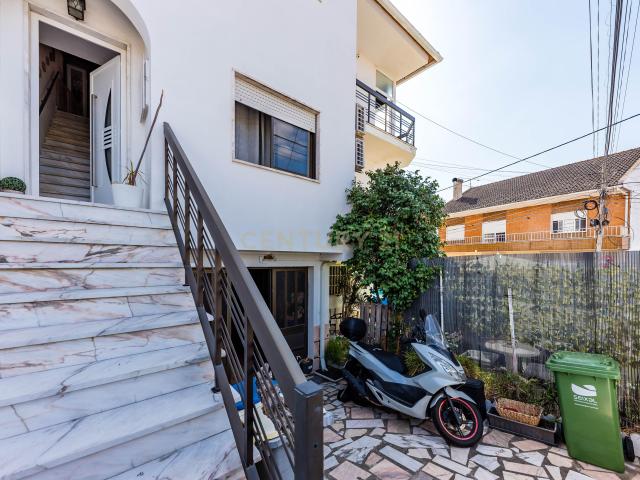 T3 remodelado com garagem