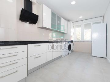 T3 Remodelado como Novo, 2 Varandas, Centro da Serra das Mi. 86m² Rio De Mouro