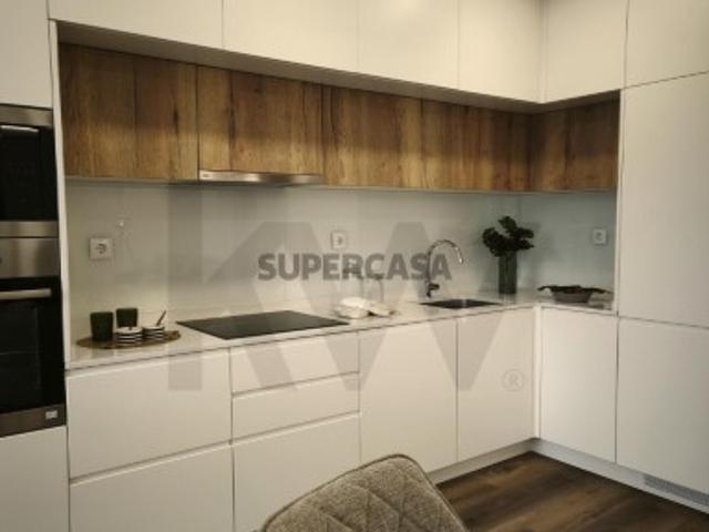 T3 remodelado em Benfica com varanda