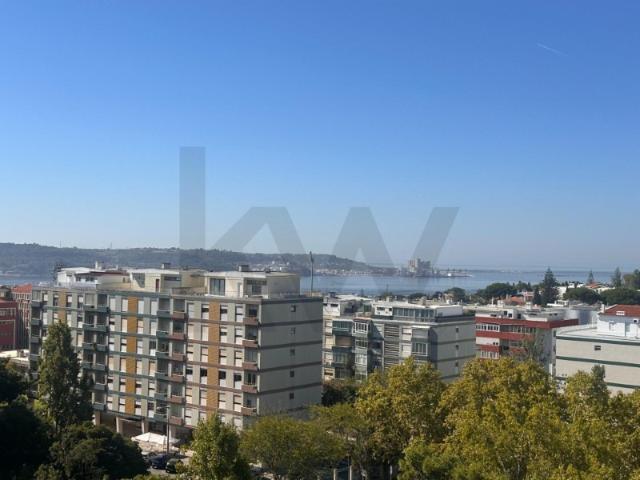 T3 Remodelado | 106 m² | Último Piso | 3 Varandas | Vista Rio e Mar | Belém