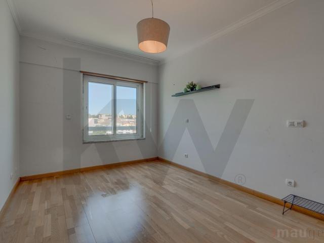T3 Renovado com Lugar de Garagem e Arrecadação | 133 m² | Prior Velho