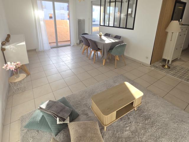T3 rénové avec 2 pkgs balcon et piscine