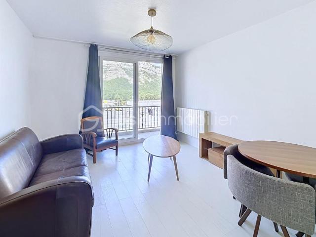 T3 rénové avec balcon